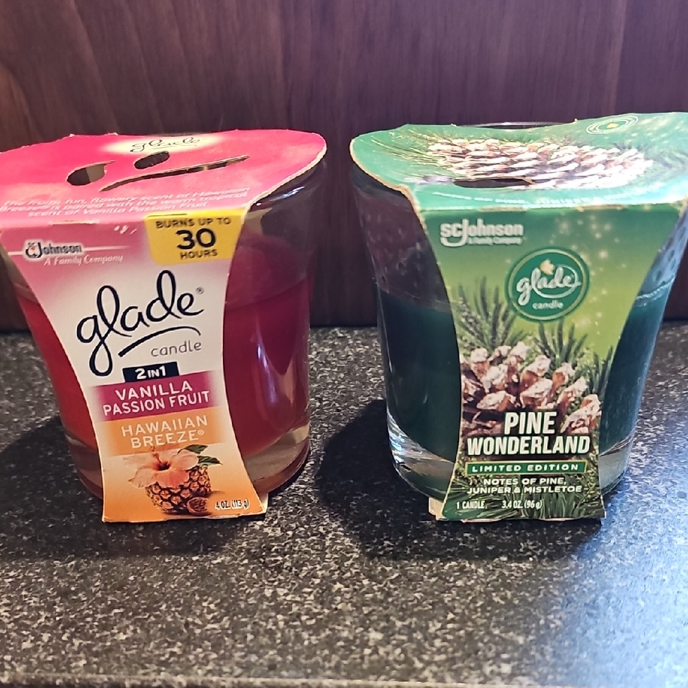 Glade 2in1 Candle - Red and Green